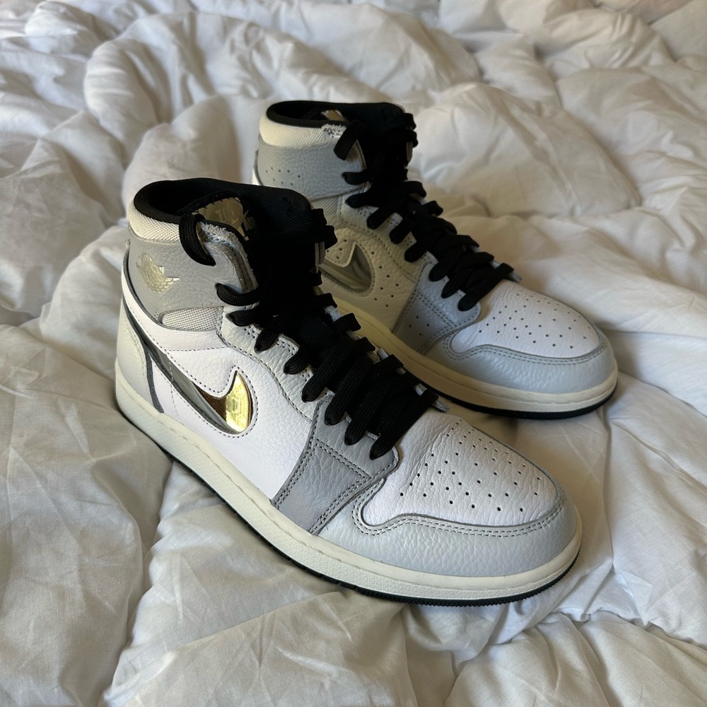 AIR JORDAN 1 HIGH ZOOM COMFORT 2 “CHROME SWOOSH” W HIGH TOP GREY BLACK WHITE